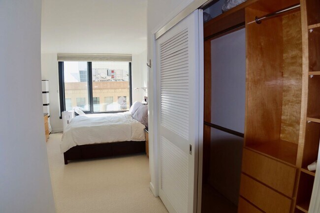 Foto del edificio - *New* 2 Bed & 2 Bath Condo in Fidi with Parking