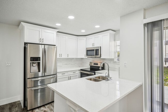 Foto del edificio - South Bay Plantation Apartments