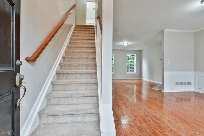 Building Photo - 509 Foxglove Ct