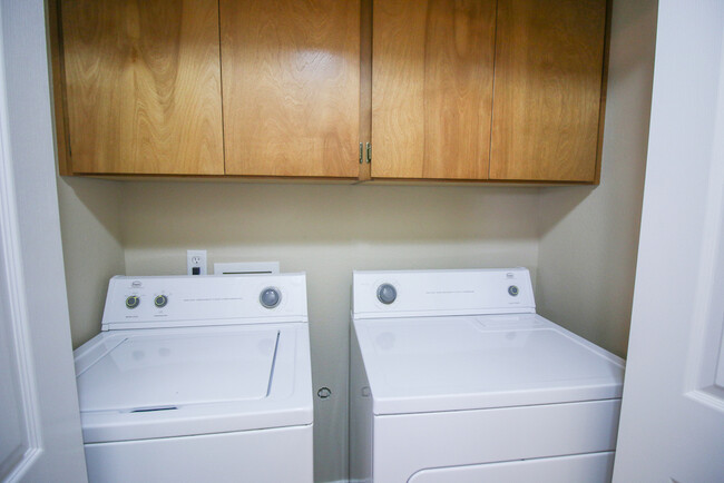 Building Photo - Nice Juniper Ridge 2 Bed 2 Bath Upstairs A...