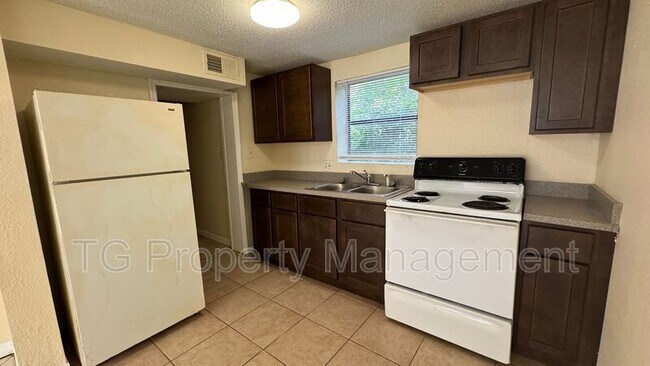 Foto del edificio - 2825 Moncrief Rd