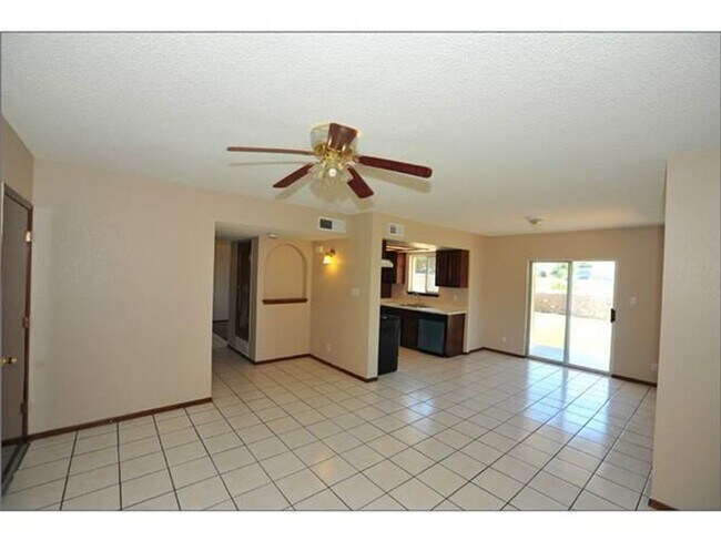 Building Photo - West El Paso 4 bed Refrig A/C