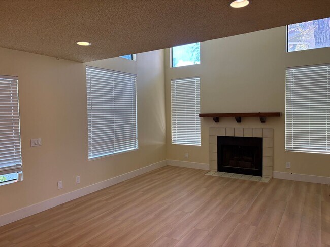 Building Photo - 6865 Valley Circle Blvd