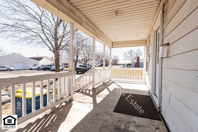 Building Photo - 1703 Sprott St