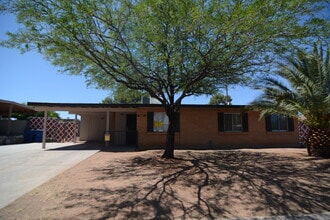 Building Photo - 7462 E Victoria Dr