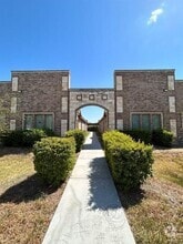 Building Photo - 2708 Primrose Ave