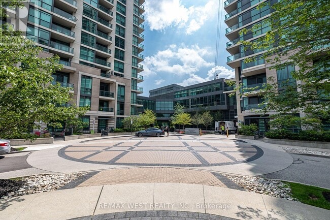 Building Photo - 215 Sherway Gardens Rd