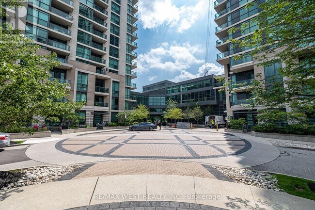 Photo du bâtiment - 215 Sherway Gardens Rd