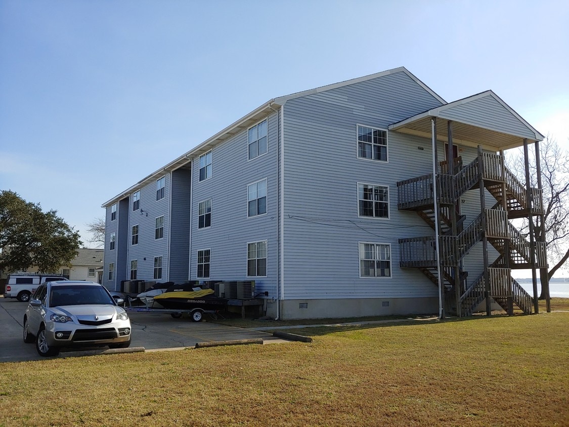 1353 Bayville St, Norfolk, VA 23503 1353 Bayville St Norfolk, VA