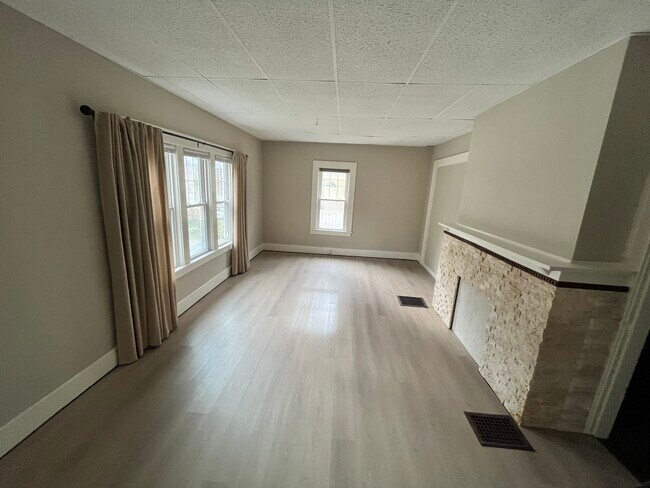 Living Room - 26 W Lincoln St