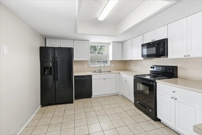 Foto del edificio - 554 Freeport Ave N
