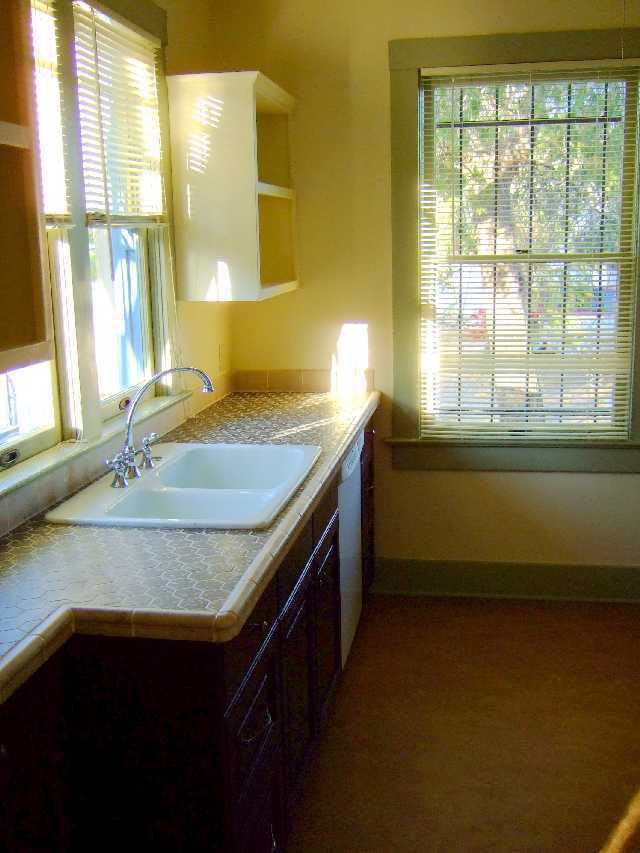 Building Photo - 830 S 3rd Ave