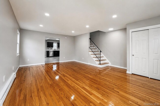 Building Photo - 54 Farquhar Ave