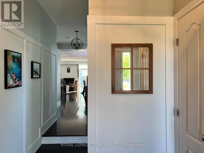 Photo du bâtiment - 1097 Northgraves Crescent