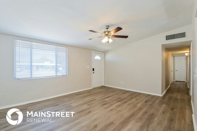 Foto del edificio - 1733 S Avenida Regulo