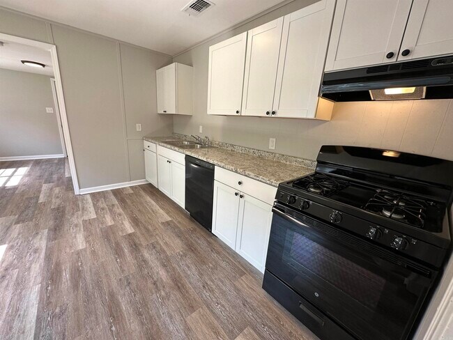 Building Photo - 710 Dalewood