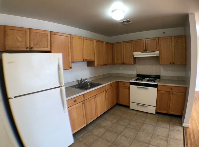 Building Photo - 1025 W Blancke St