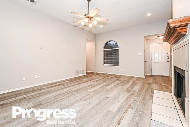 Building Photo - 821 De Soto Dr