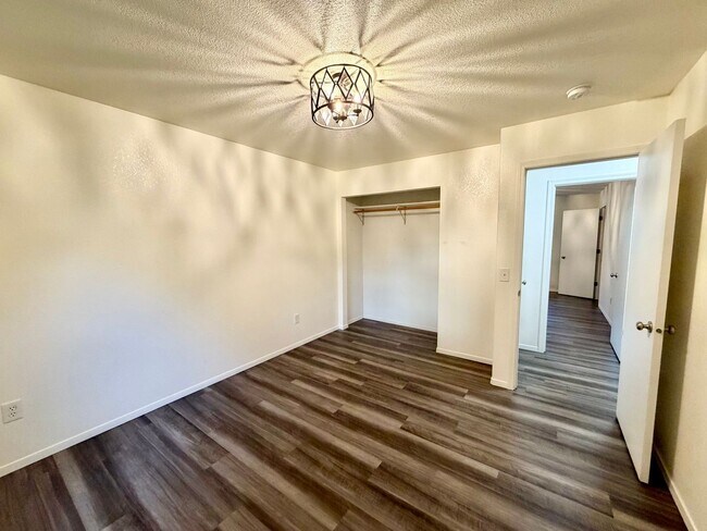 Foto del edificio - 48305 Grant Ave