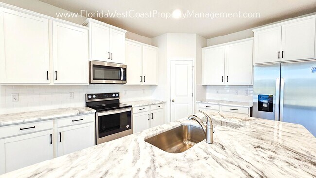 Foto del edificio - MOVE IN READY! BRAND NEW BUILD! OUTSTANDIN...
