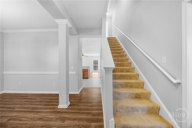 Building Photo - 8 Falkland Ave