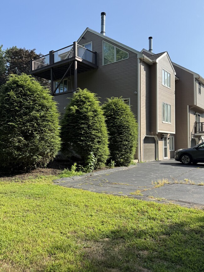Foto del edificio - 275 Donohue Rd