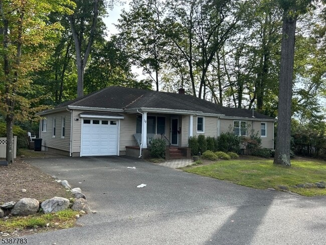 Building Photo - 10 Montvale Ave