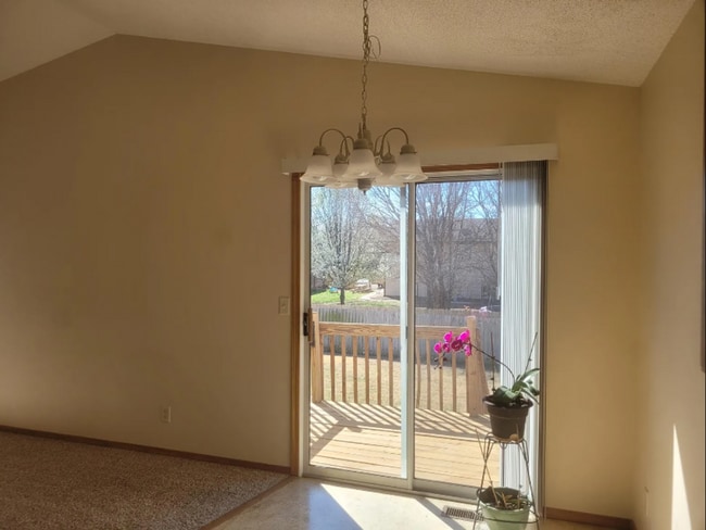 Building Photo - Secluded 3 Bedroom 2 Bathroom!