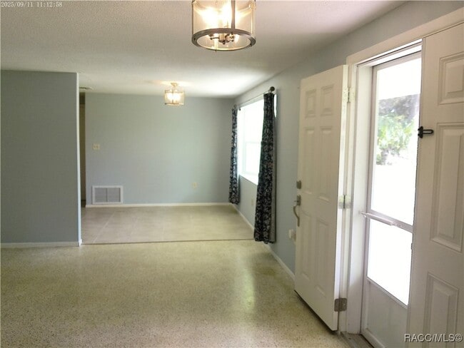 Foto del edificio - 1080 N Hollywood Cir