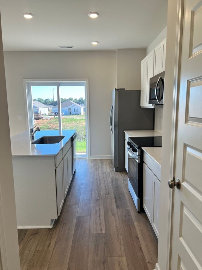 Building Photo - Brand New Three Bedroom Home In Sango