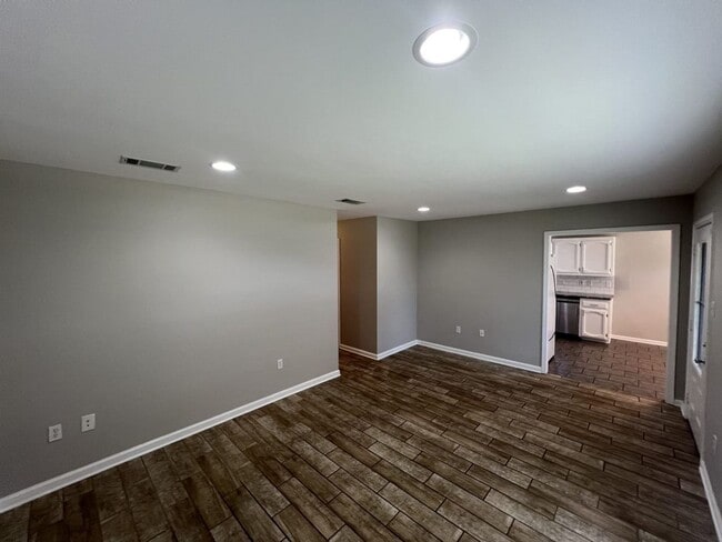 Building Photo - Charming 4-Bedroom Home with Large Backyar...