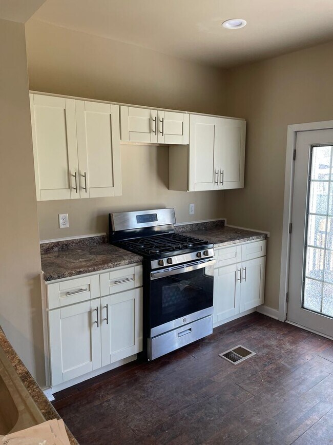 Building Photo - Updated Home - Pottstown - OPEN HOUSE THIS...