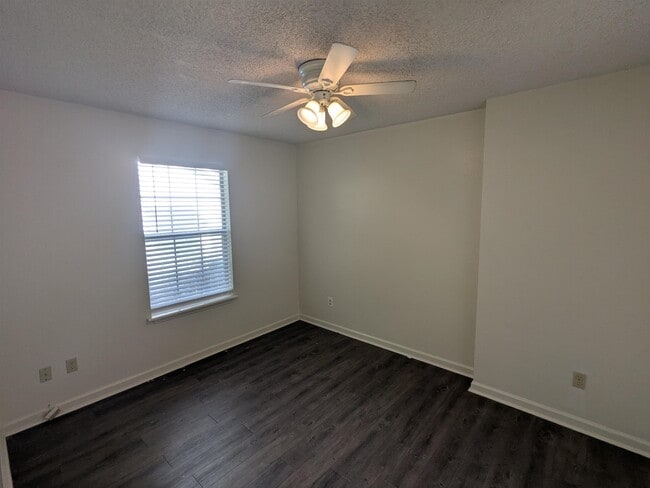 Building Photo - 2756 Oak Park Ct