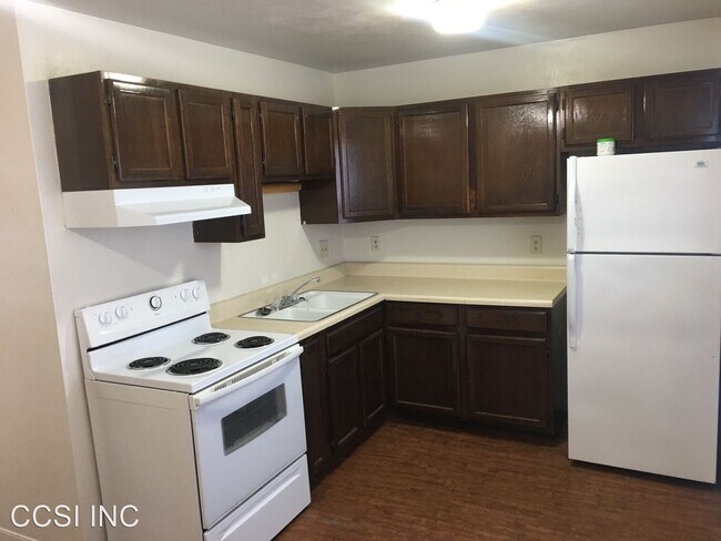 Building Photo - 641-725 W 61st St