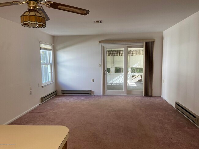 Foto del edificio - 142 Everest Dr S