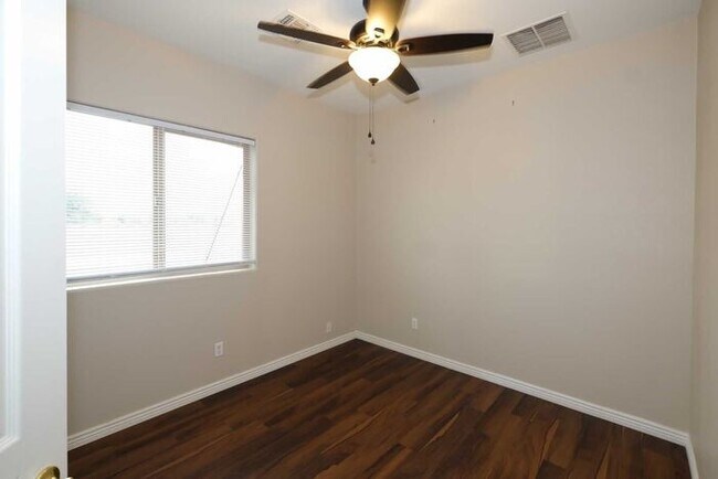 Foto del edificio - Move-In Ready Home in Highly Desirable Lagos Vistoso. Self-Showing Available, Click DETAILS BELOW.