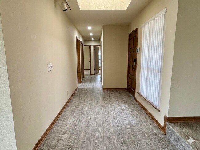 Foto del edificio - Three Bedroom Home in Norman