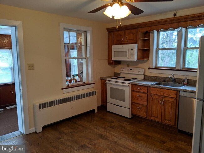 Foto del edificio - 2145 Pleasant View Rd