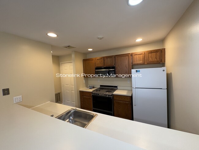 Foto del edificio - Large One Bedroom Condo For Rent in Lockwood Condominiums!