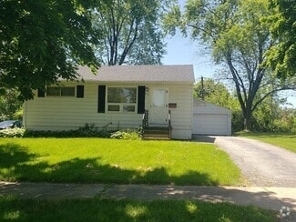 Building Photo - 2701 Iroquois Rd