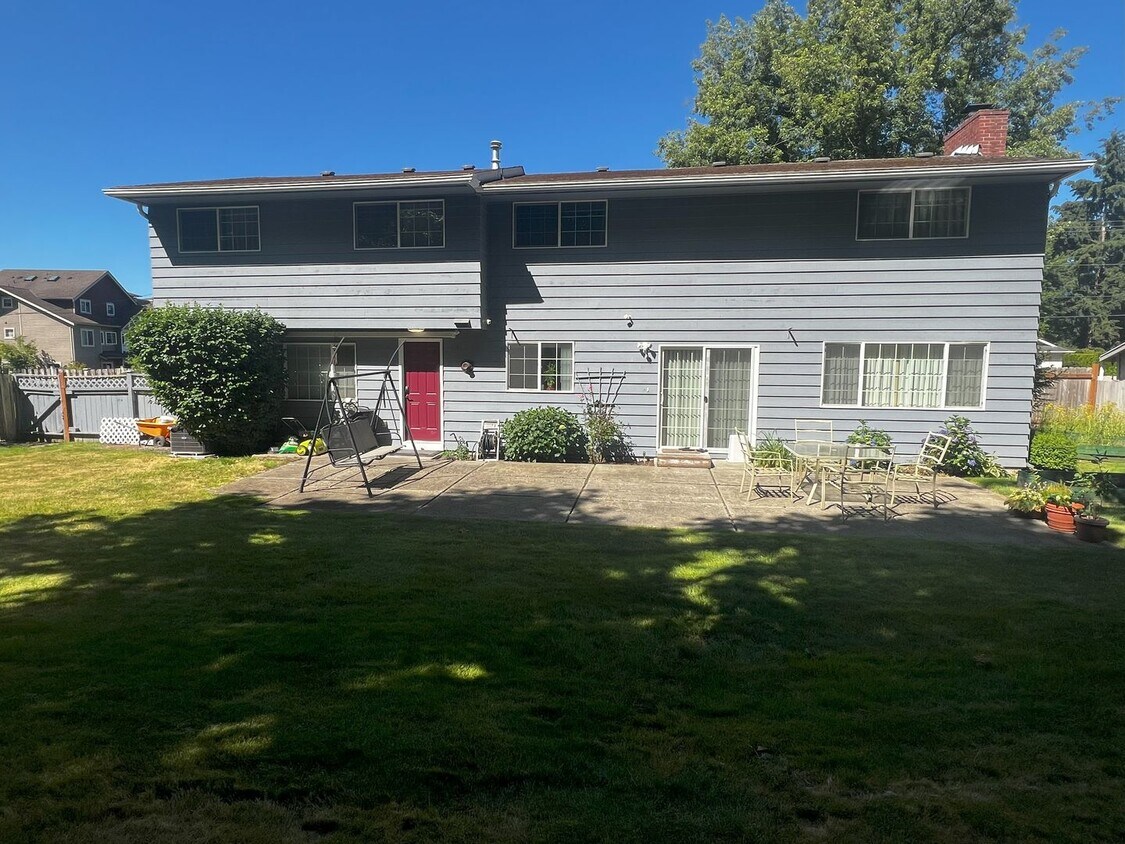 Primary Photo - Well-Equipped 4 Bed 2.5 Bath Bellevue Home...