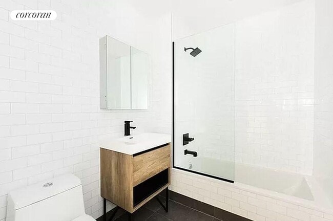 Building Photo - 1229 Putnam Ave