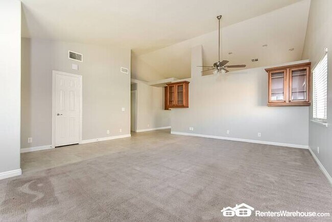 Building Photo - Spacious 3 Bed 2 Bath Single-Story Home