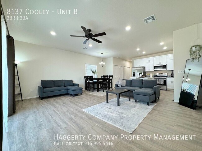 Building Photo - 3 Bed/2.5 Bath Townhome with Refrig A/C!