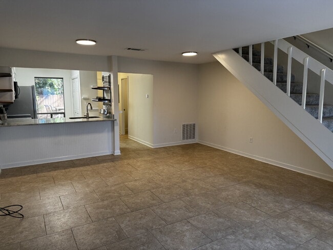 Building Photo - "Charming 2-Bed Townhouse in Mary Esther!"