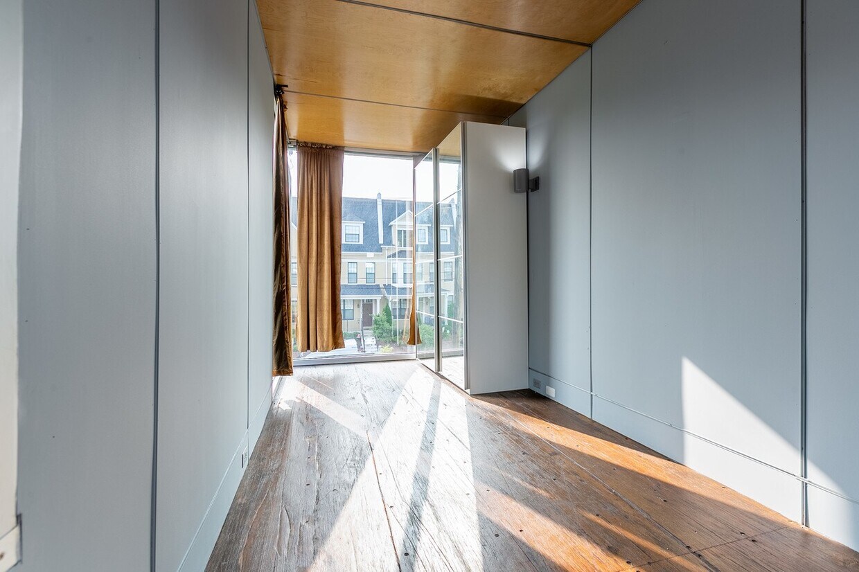 Primary Photo - Full room in 6-bed/6.0-bath Home