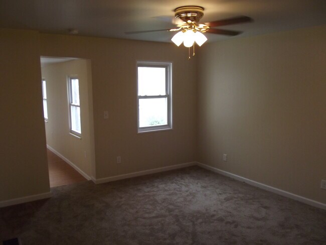 Building Photo - 162 42nd St