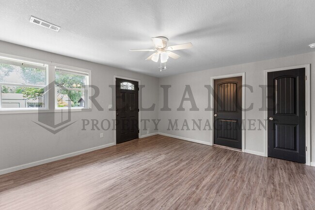 Foto del edificio - 1041 S Christine Ave