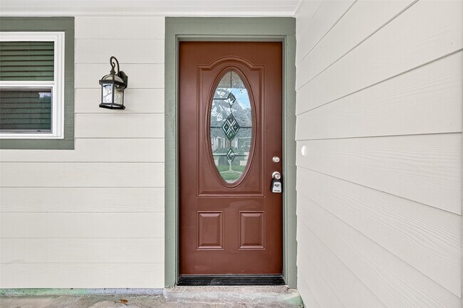 Building Photo - 13442 Greenway Dr
