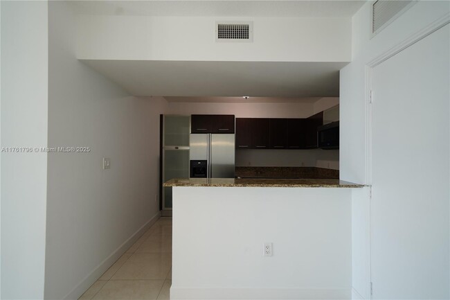 Foto del edificio - 9066 SW 73rd Ct